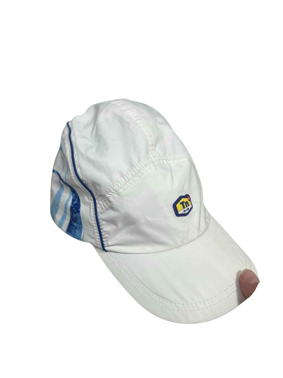 Fehér vintage streetwear sapka kék mintával és TN Air logóval, exkluzív stílus