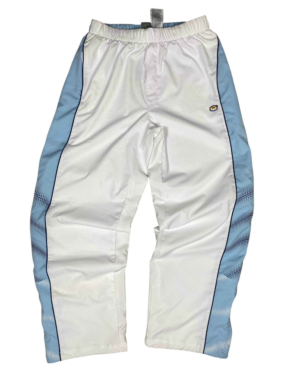 Fehér-szürke streetwear edzőnadrág kék oldalsó csíkkal, rugalmas derékkal, vintage stílusban