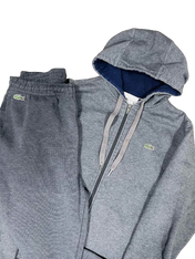 Szürke vintage Lacoste kapucnis pulóver és melegítőnadrág szett streetwear stílusban