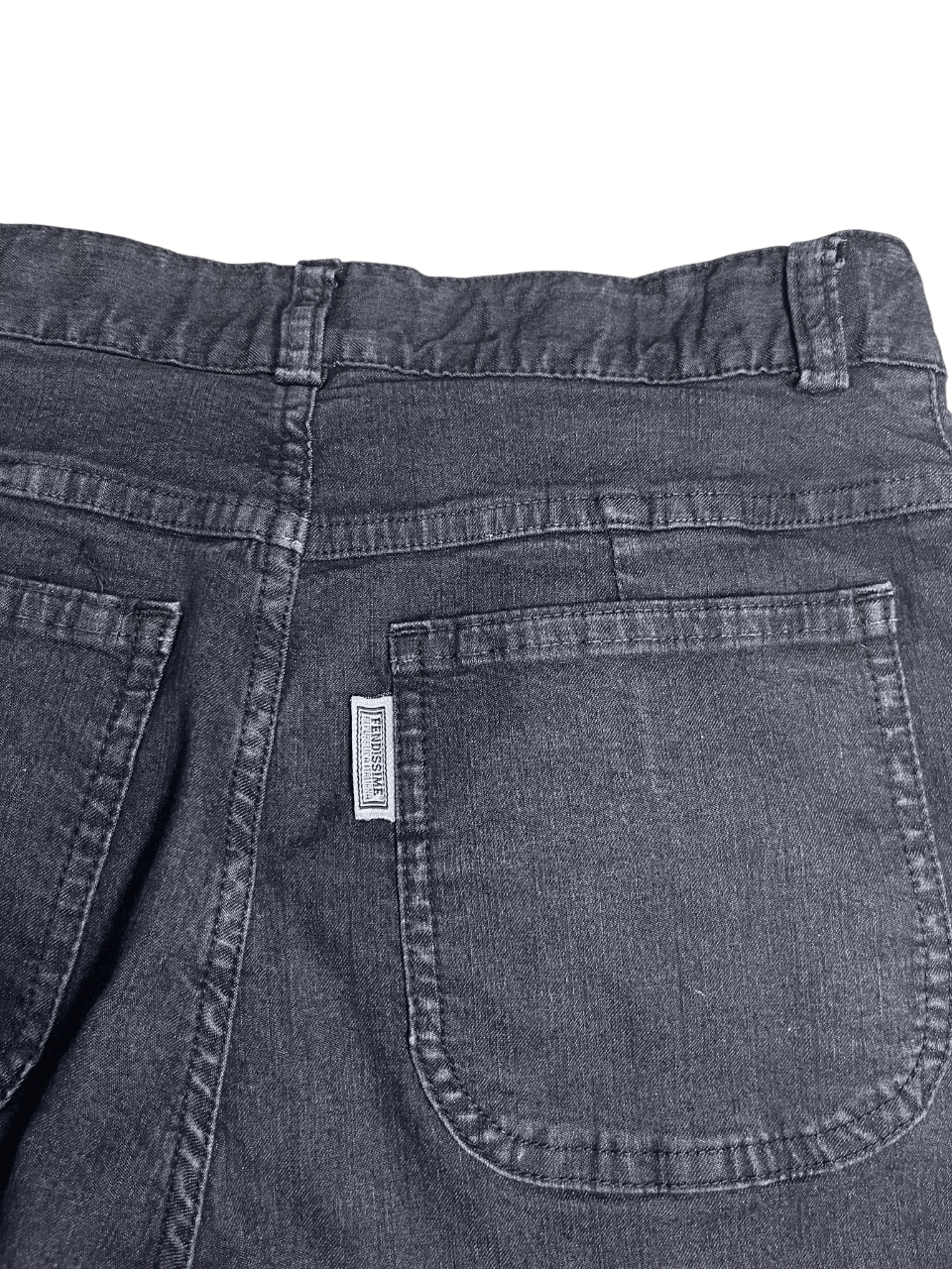 Sötétkék vintage farmernadrág hátsó zsebbel, Levi's címkével, streetwear stílus
