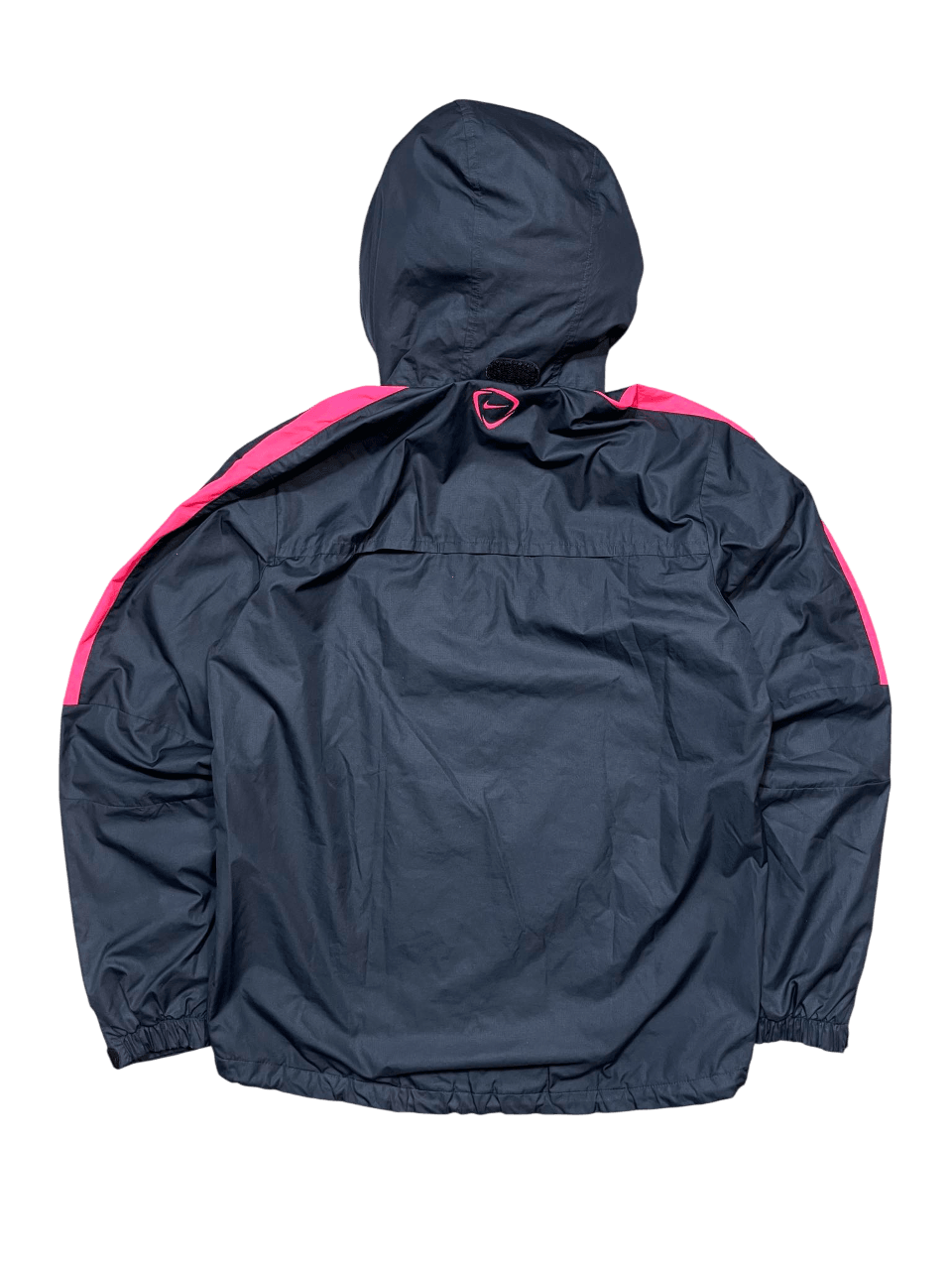 Sötétkék kapucnis streetwear dzseki rózsaszín csíkkal, vintage stílusban