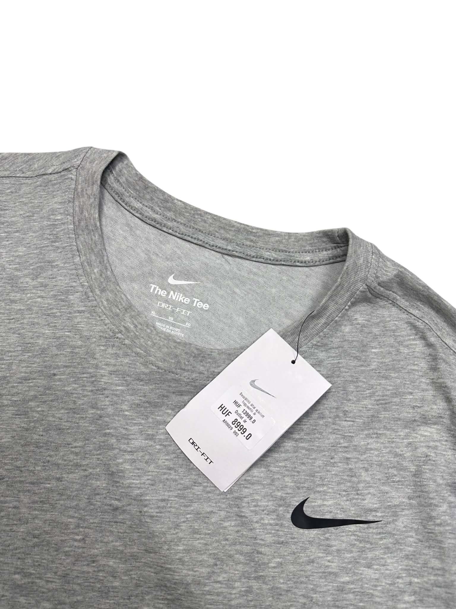 *NEW* Nike T-Shirt (XL)