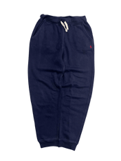 Sötétkék vintage melegítőnadrág, zsinóros derékkal, streetwear stílusban, piros hímzéssel.