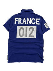 Sötétkék vintage póló FRANCE felirattal és 012 számmal hátul, streetwear stílusban.