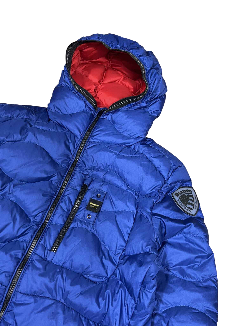 Kék férfi steppelt streetwear dzseki kapucnival és piros béléssel, Blauer logóval