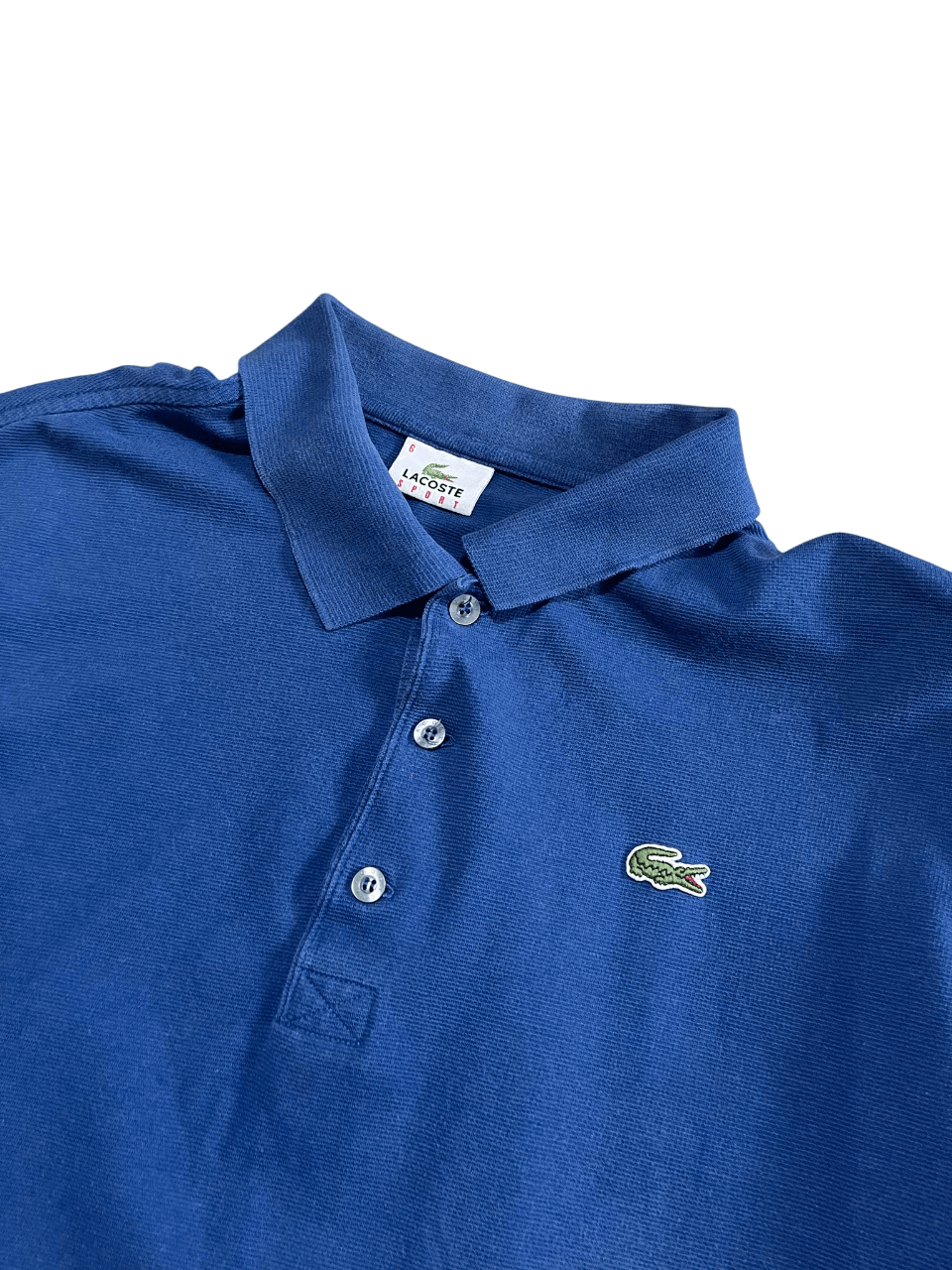 Kék Lacoste galléros póló hímzett krokodil logóval, vintage streetwear stílus