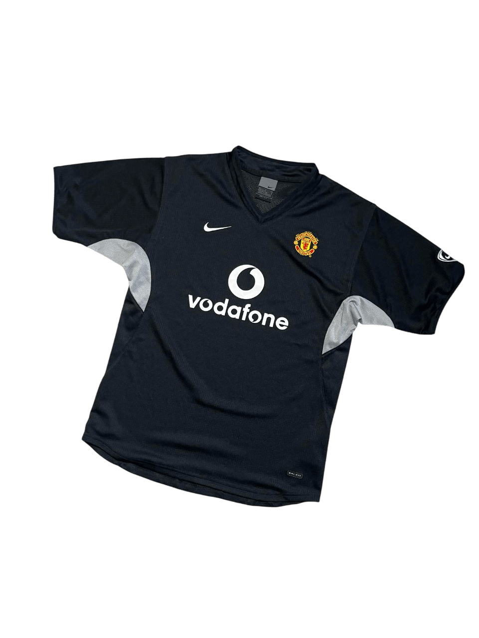 Fekete vintage Manchester United Nike focimez Vodafone logóval, streetwear stílusban.