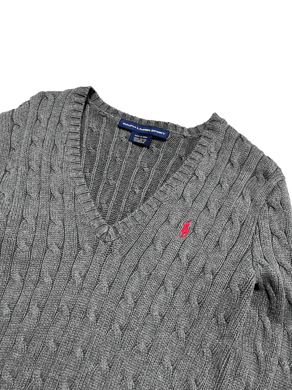 Szürke kötött Ralph Lauren pulóver, V-nyakkal és hímzett logóval, streetwear stílus