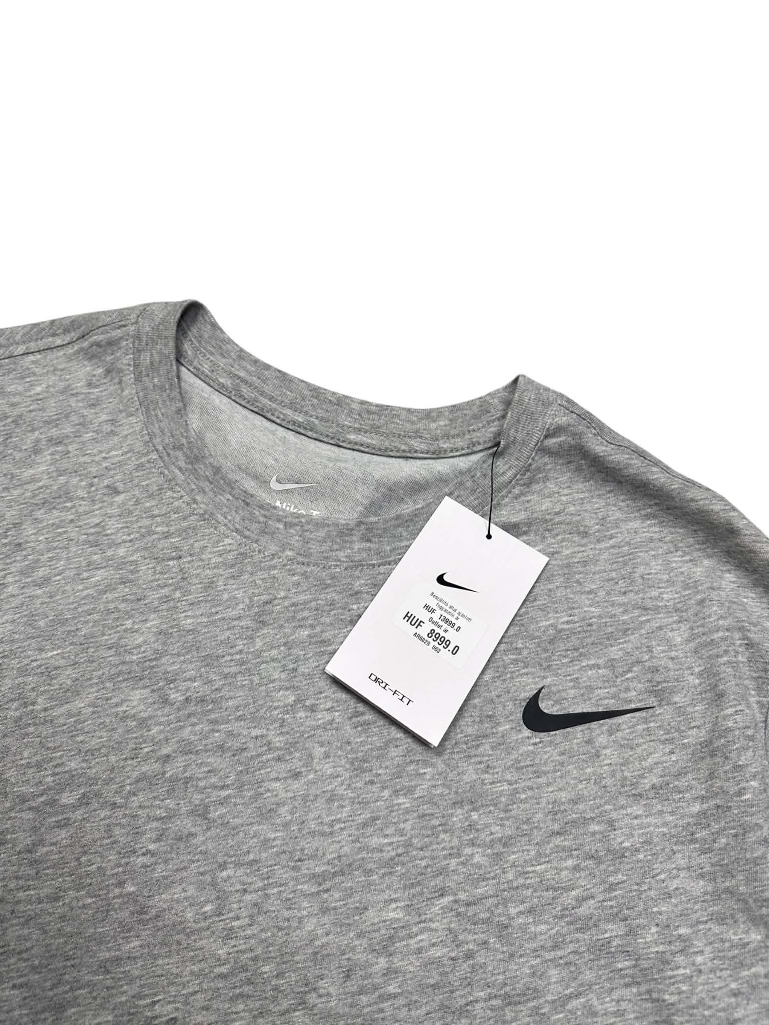 *NEW* Nike T-Shirt (L)