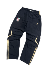 Fekete Adidas melegítő nadrág arany díszítéssel és Liverpool címerrel, vintage streetwear