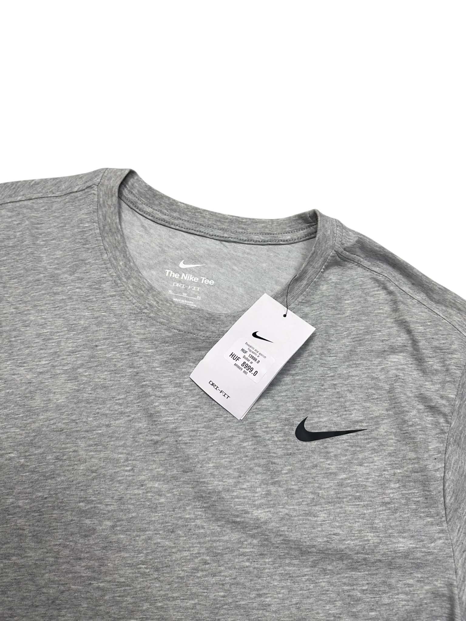 *NEW* Nike T-Shirt (XL)